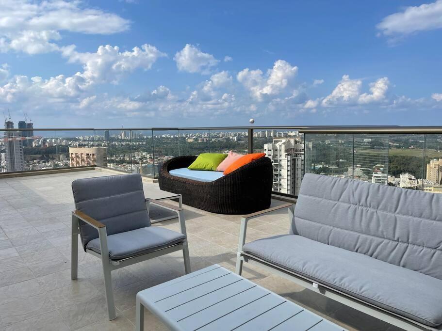 Beautiful Penthouse W/Amazing View, Prime Location Leilighet Ramat Gan Eksteriør bilde