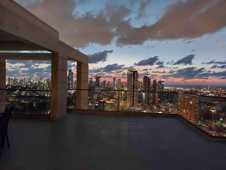 Beautiful Penthouse W/Amazing View, Prime Location Leilighet Ramat Gan Eksteriør bilde