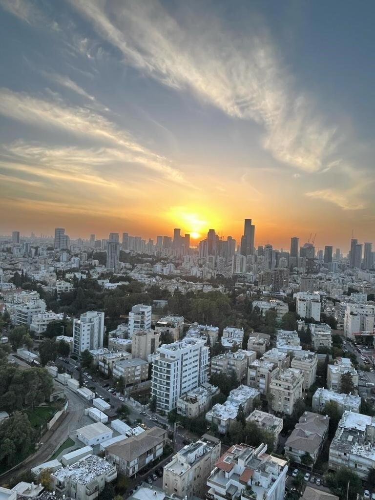 Beautiful Penthouse W/Amazing View, Prime Location Leilighet Ramat Gan Eksteriør bilde