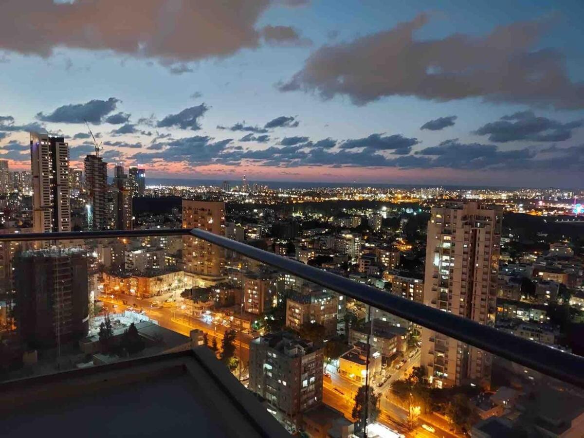 Beautiful Penthouse W/Amazing View, Prime Location Leilighet Ramat Gan Eksteriør bilde