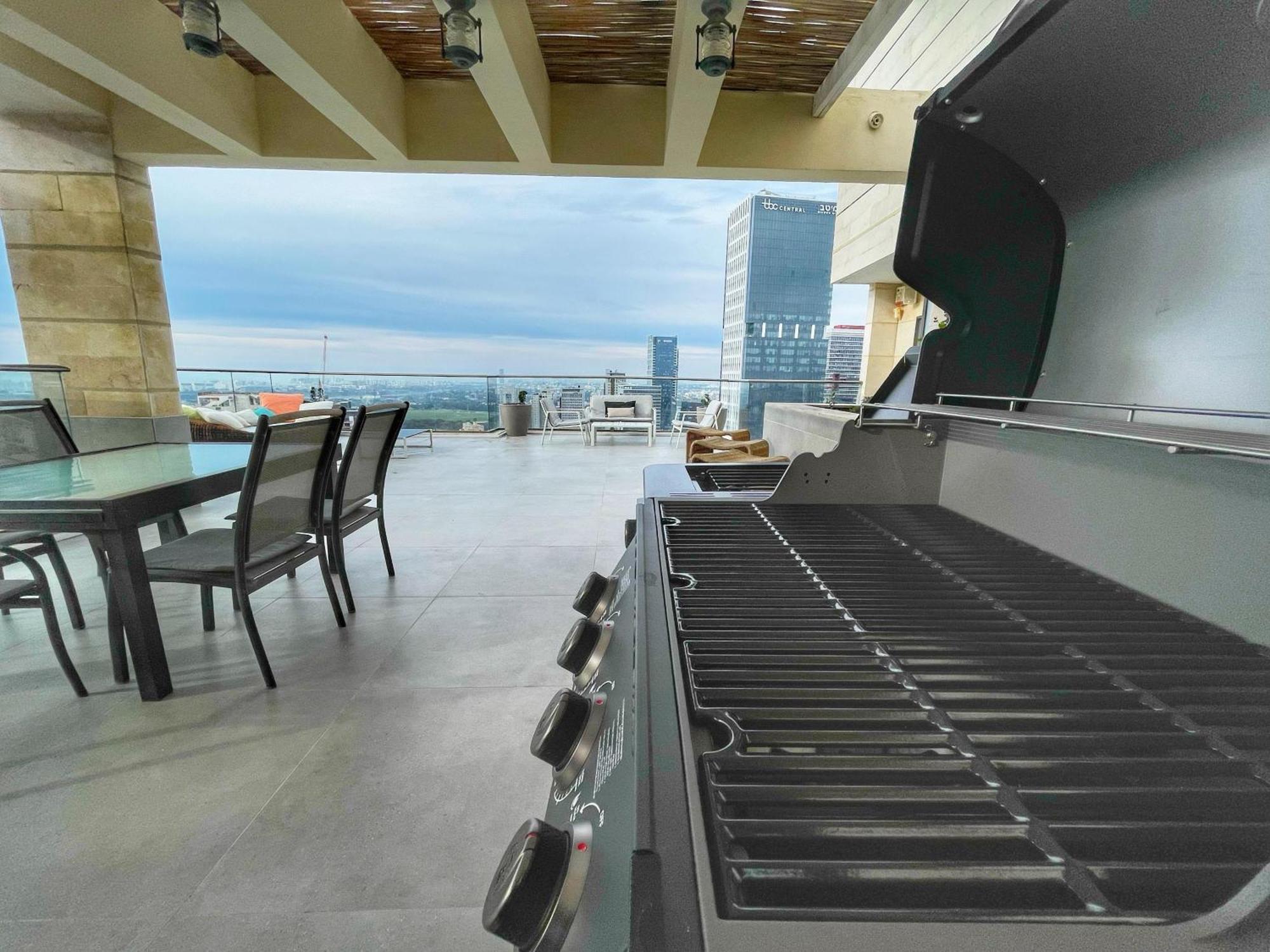 Beautiful Penthouse W/Amazing View, Prime Location Leilighet Ramat Gan Eksteriør bilde