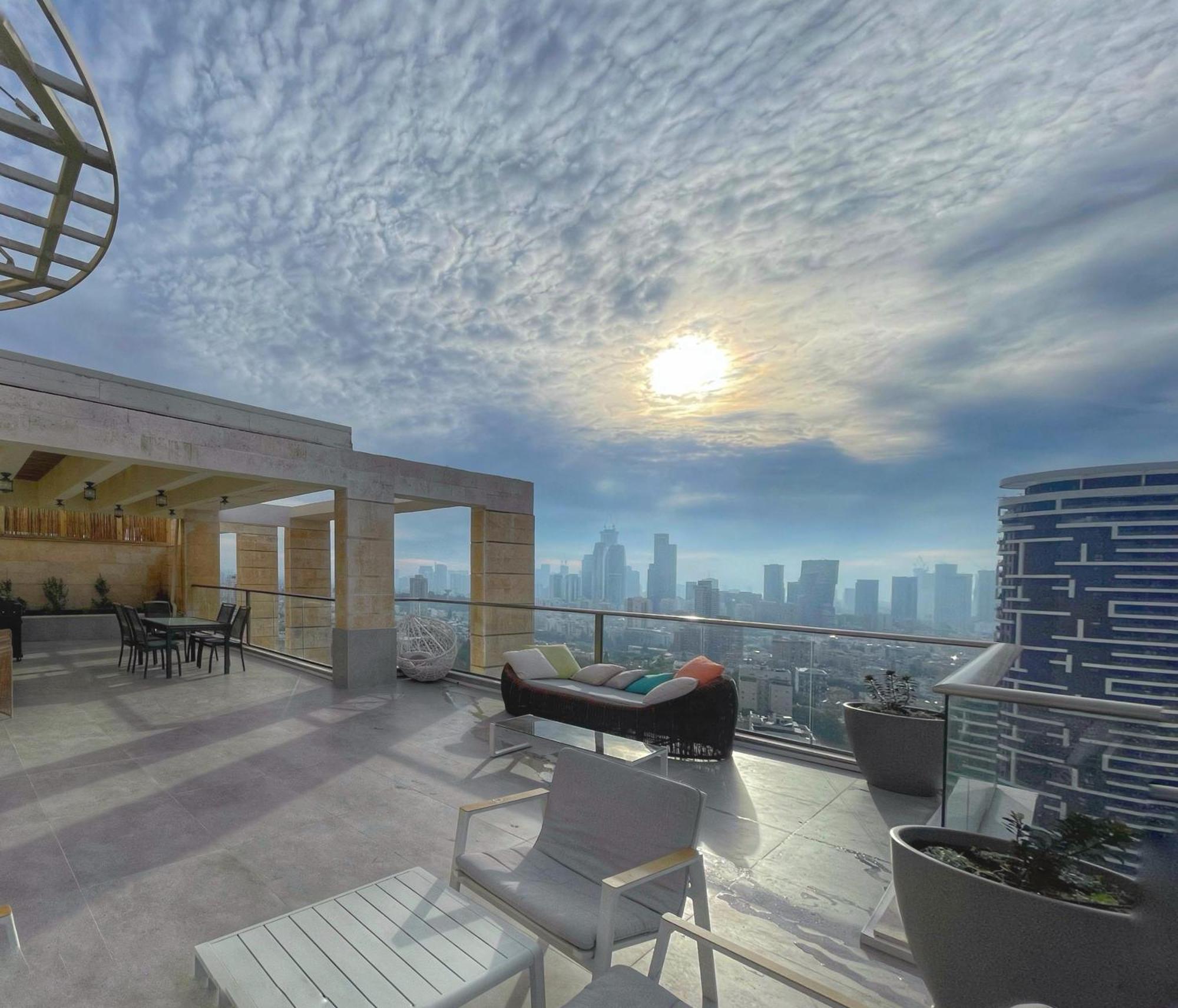 Beautiful Penthouse W/Amazing View, Prime Location Leilighet Ramat Gan Eksteriør bilde